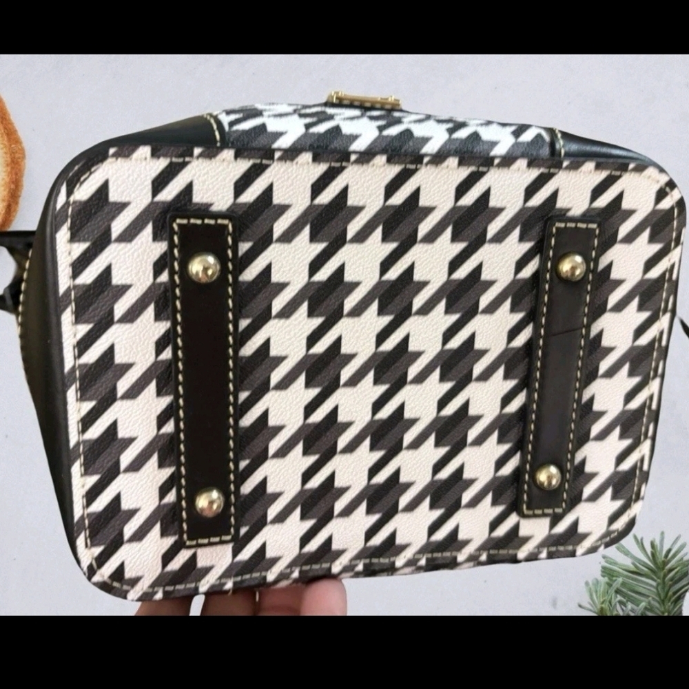 Dooney & Bourke Black and White Houndstooth Shoulder Crossbody Bucket Drawst Bag - Picture 7 of 7